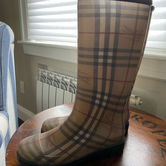 Burberry tall rain boots - Picture 3 of 6